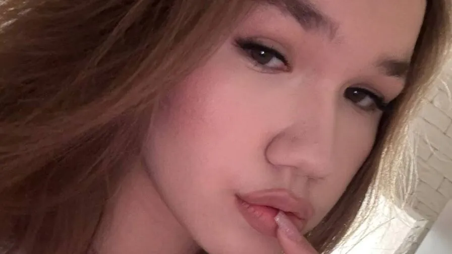 Watch AmberWave Live on CamsGate AmberWave - white Cam Model Live