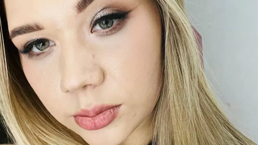 Watch AminaDigges Live on CamsGate AminaDigges - white Cam Model Live