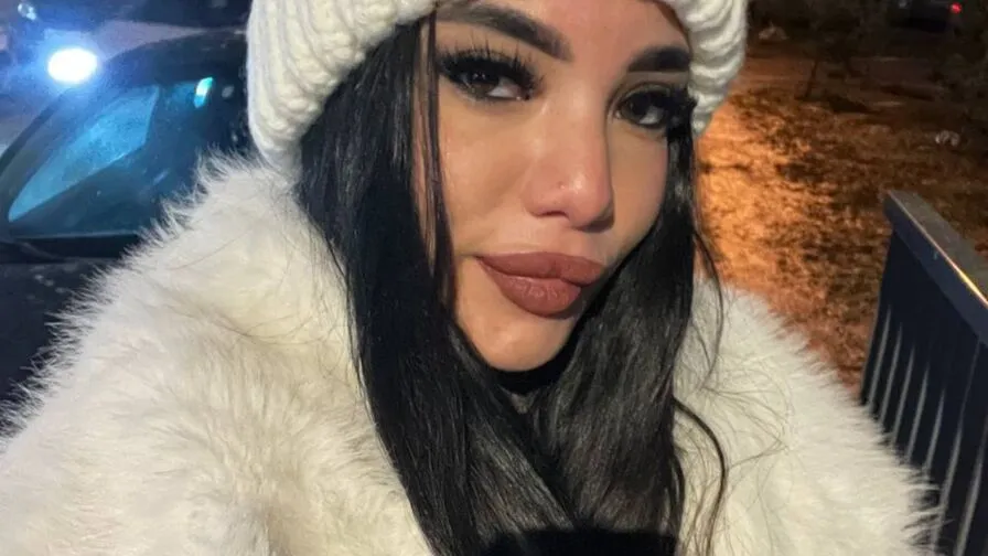 Watch AnoraCler Live on CamsGate AnoraCler - white Cam Model Live