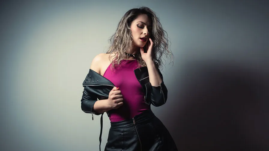 Watch AryTorres Live Stream AryTorres - Live latin Cam Show