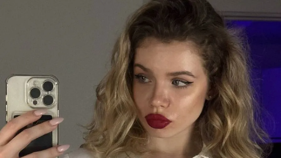 Watch AsellaStars Live on CamsGate AsellaStars - white Cam Model Live