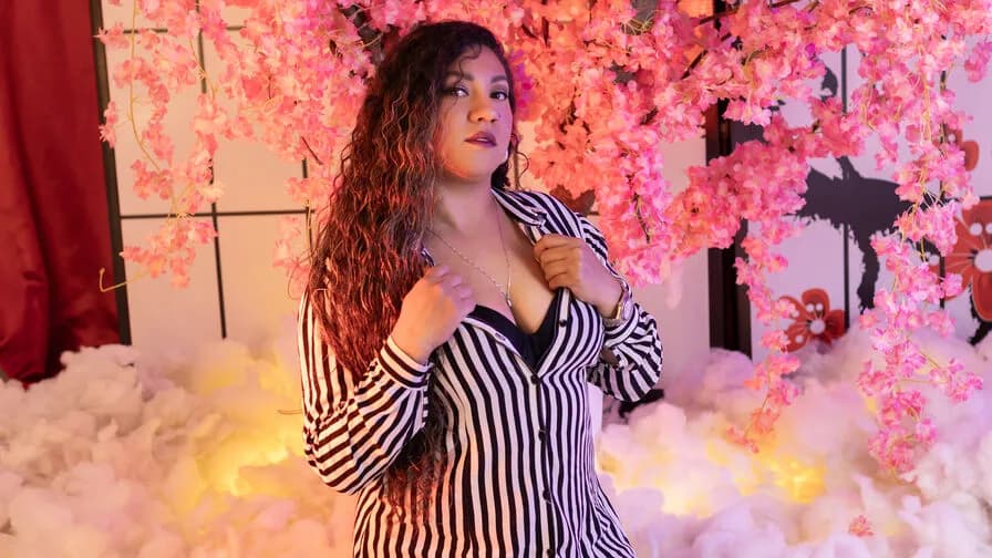 Watch BelindaSeat Live on CamsGate BelindaSeat - latin Cam Model Live