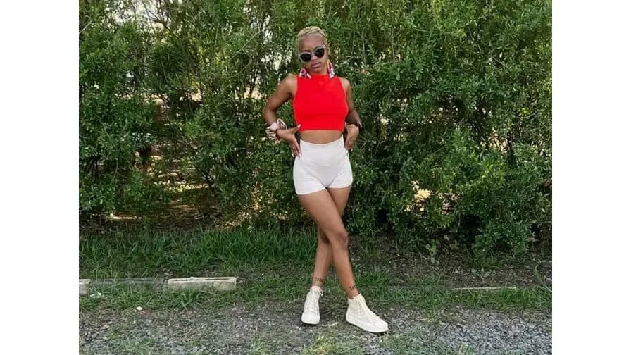 Watch BellzRosee Live on CamsGate BellzRosee - ebony Cam Model Live