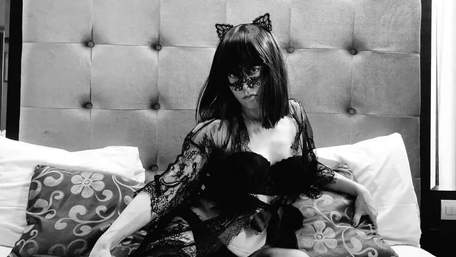 Watch CarlaVendome Live on CamsGate CarlaVendome - white Cam Model Live