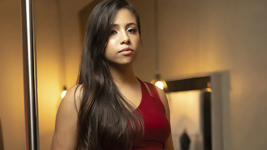 Watch CloheBell Live on CamsGate CloheBell - latin Cam Model Live