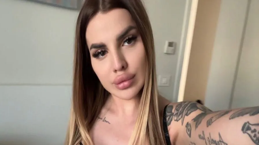 Watch CrissXenna Live on CamsGate CrissXenna - white Cam Model Live