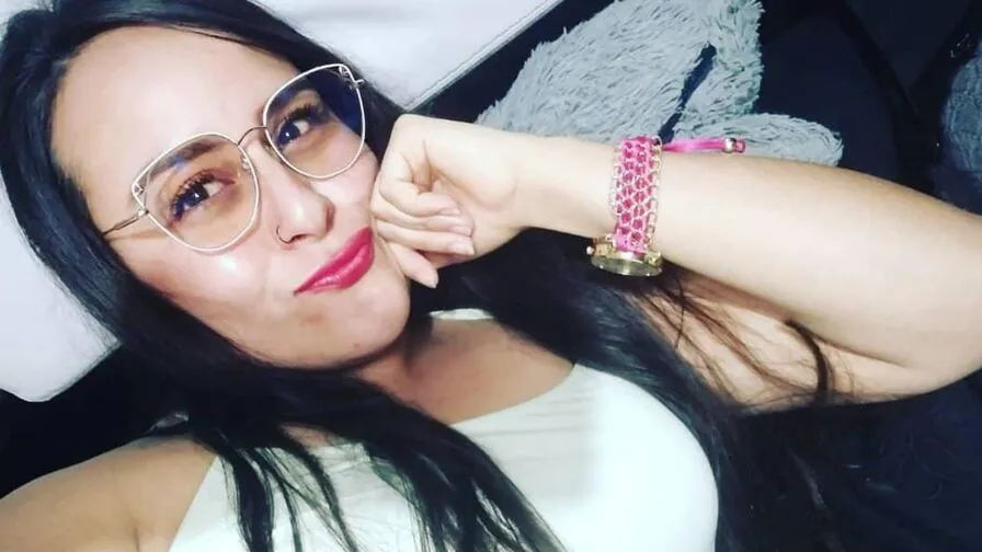 Watch DarliSmit Live on CamsGate DarliSmit - latin Cam Model Live