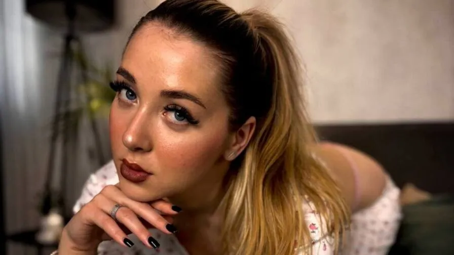 Watch EmilyHawke Live on CamsGate EmilyHawke - white Cam Model Live