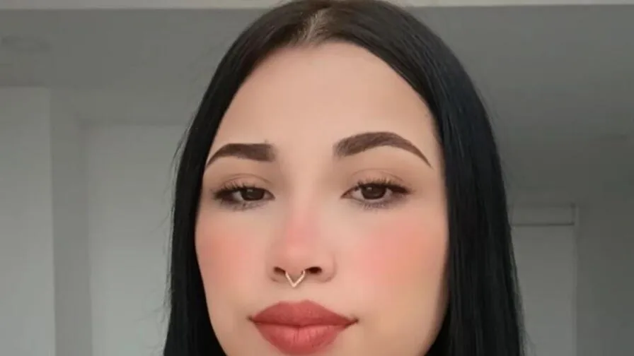 Watch EmilyMorrison Live on CamsGate EmilyMorrison - latin Cam Model Live