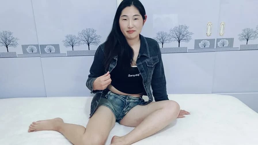 Watch EmmaCapet Live on CamsGate EmmaCapet - asian Cam Model Live