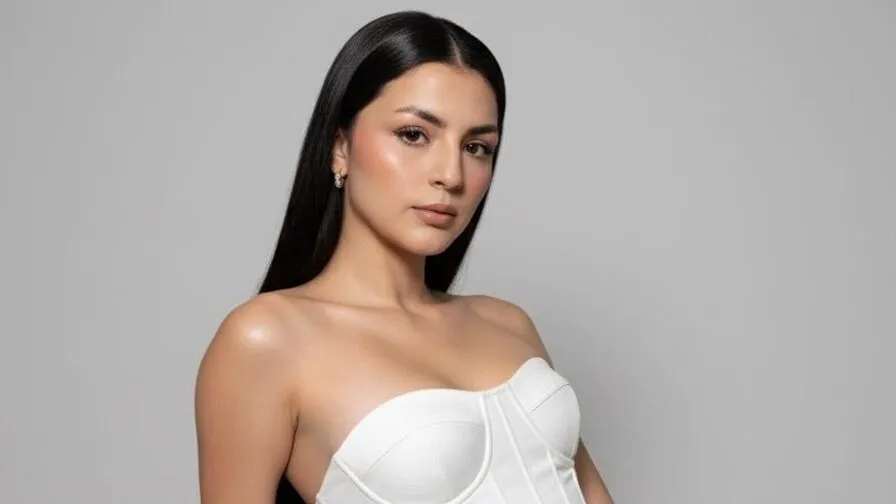 Watch EmmyRouss Live on CamsGate EmmyRouss - latin Cam Model Live