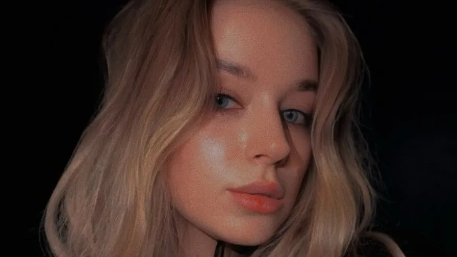 Watch EnidChmelicek Live on CamsGate EnidChmelicek - white Cam Model Live