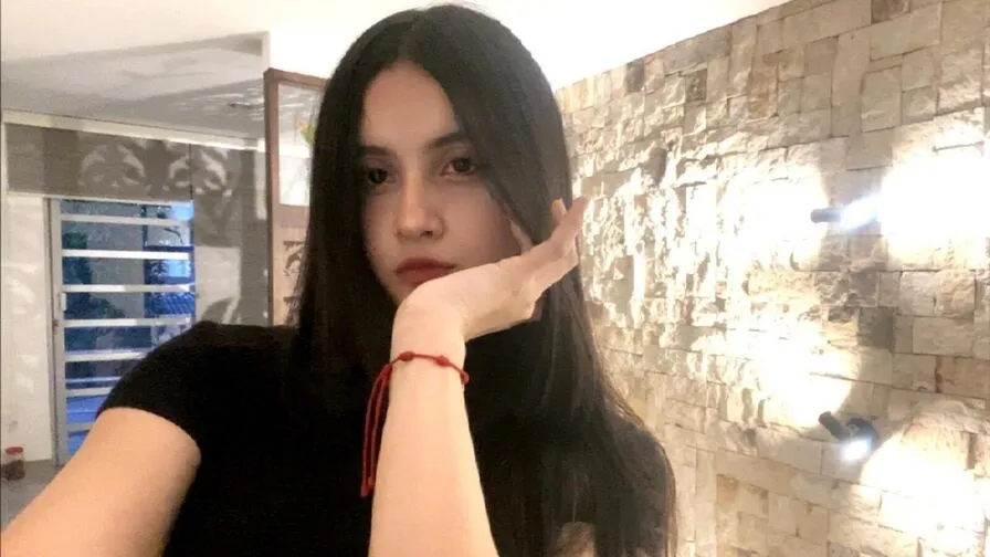 Watch EvvieLaurent Live on CamsGate EvvieLaurent - latin Cam Model Live