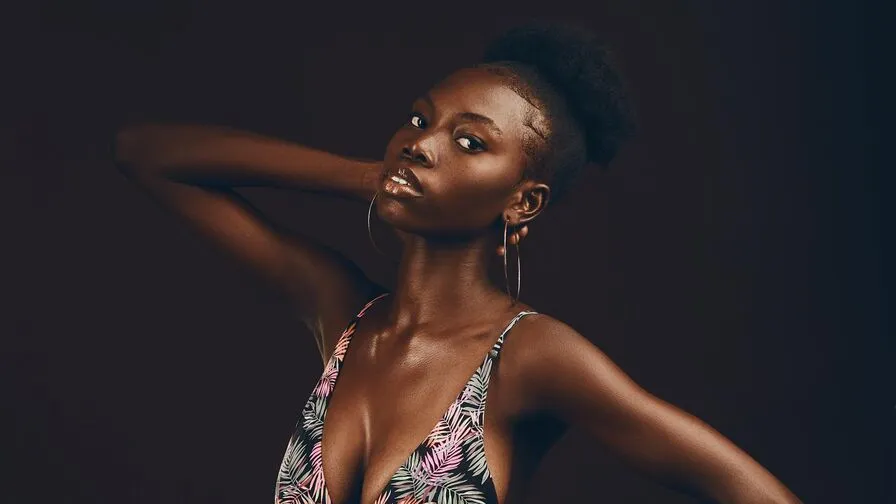 Watch IssaJenner Live on CamsGate IssaJenner - ebony Cam Model Live