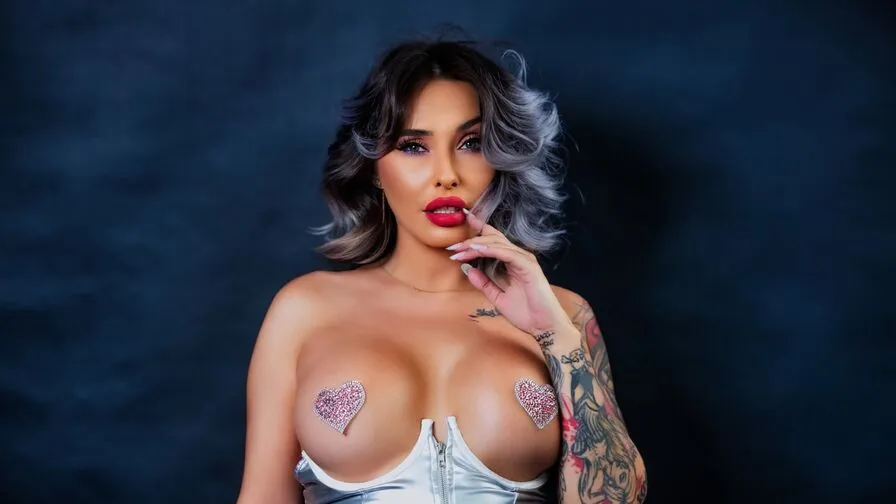 Watch IssaSmith Live on CamsGate IssaSmith - white Cam Model Live