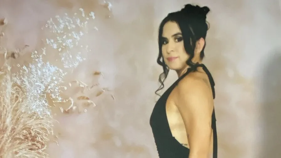 Watch JuliethMaine Live Stream JuliethMaine - Live latin Cam Show