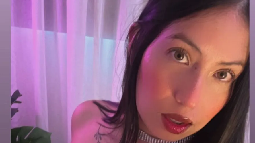 Watch KatyBella Live Stream KatyBella - Live latin Cam Show