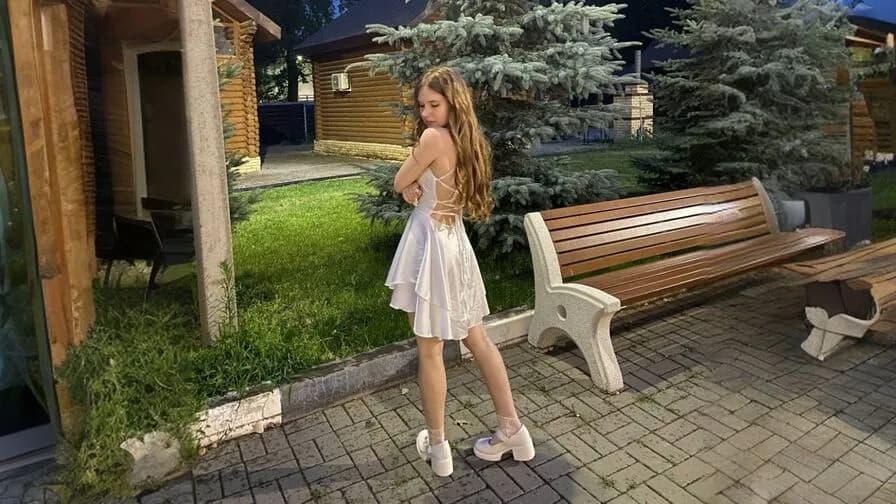 Watch LarainePotteiger Live on CamsGate LarainePotteiger - white Cam Model Live