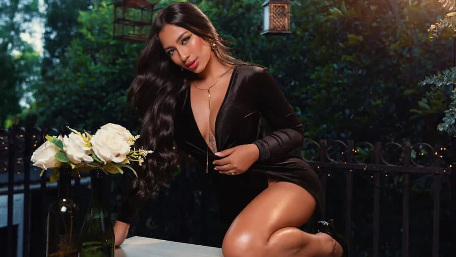 Watch LeiaDiaz Live on CamsGate LeiaDiaz - latin Cam Model Live