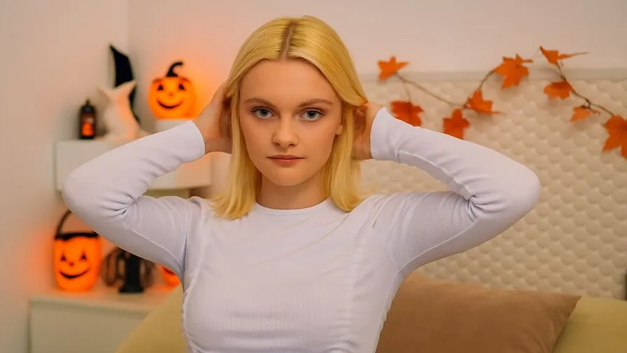 Watch LolaNyx Live on CamsGate LolaNyx - white Cam Model Live