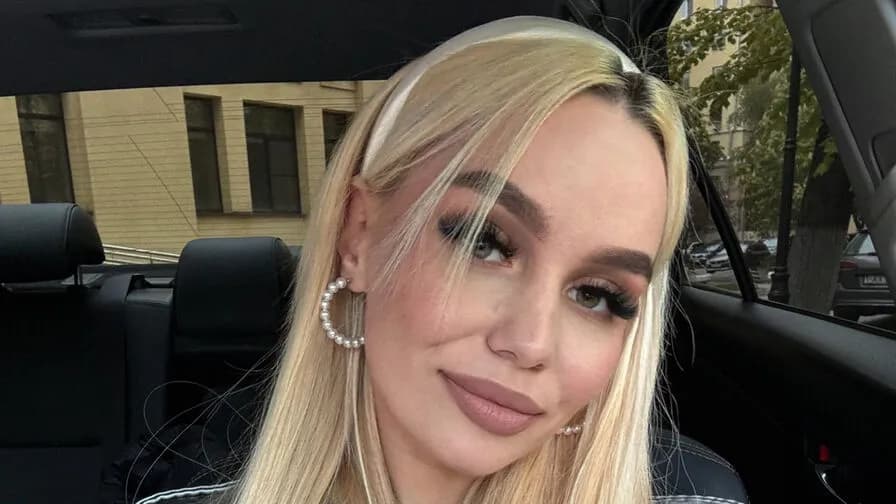 Watch LynGriscom Live on CamsGate LynGriscom - white Cam Model Live