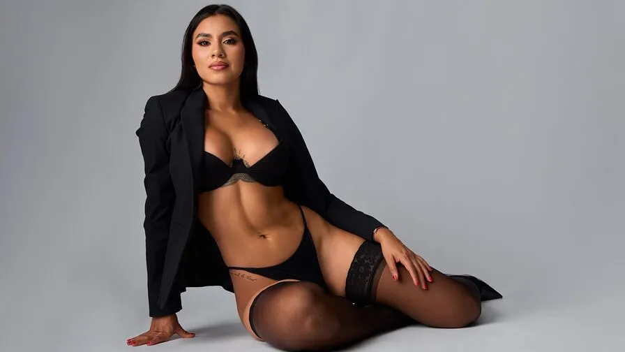 Watch MagyLuna Live on CamsGate MagyLuna - latin Cam Model Live