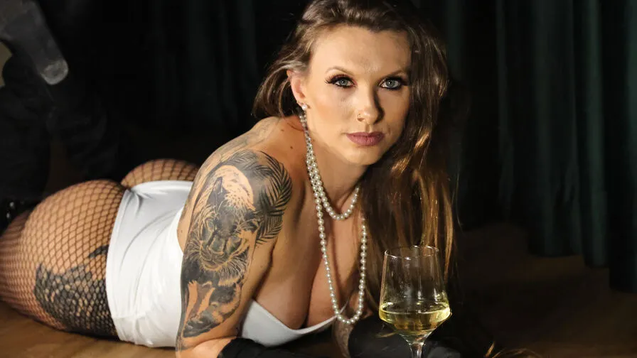 Watch MiaSalles Live on CamsGate MiaSalles - white Cam Model Live