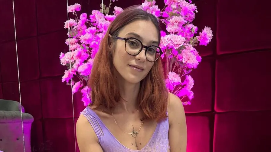 Watch MiaSolle Live on CamsGate MiaSolle - white Cam Model Live