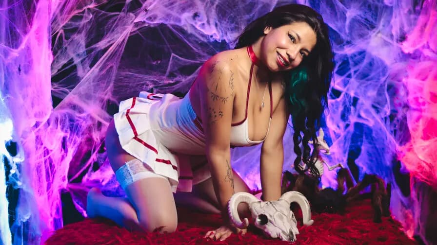 Watch PaulinaJaece Live on CamsGate PaulinaJaece - latin Cam Model Live