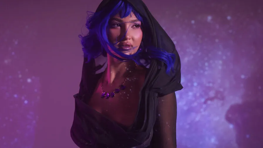 Watch Sarah Live on CamsGate Sarah - white Cam Model Live