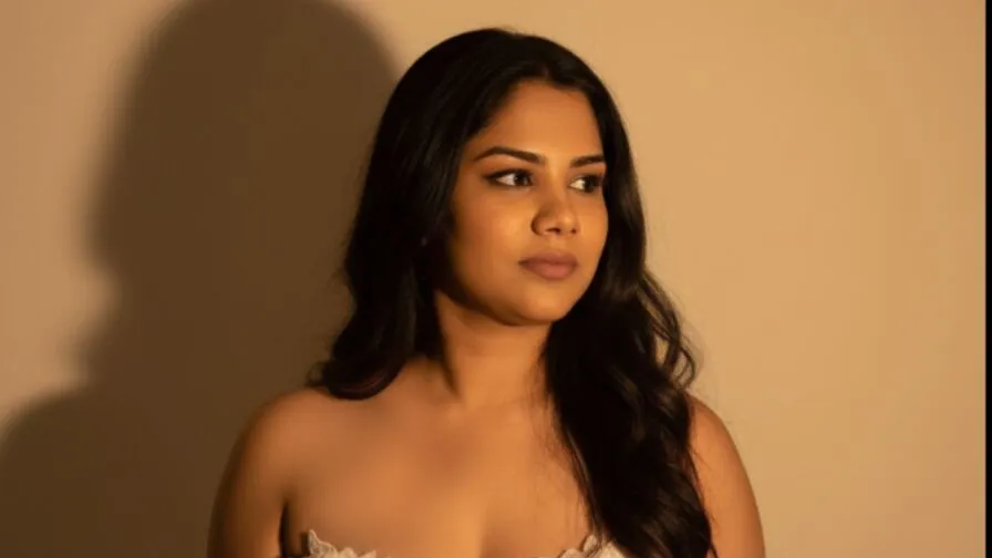 Watch SarahClaus Live on CamsGate SarahClaus - asian Cam Model Live