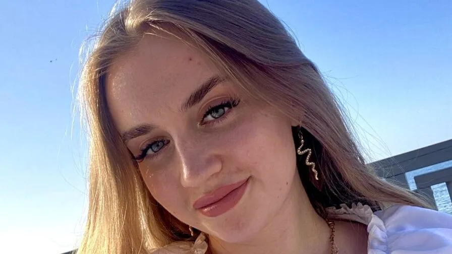 Watch SonyMiller Live on CamsGate SonyMiller - white Cam Model Live