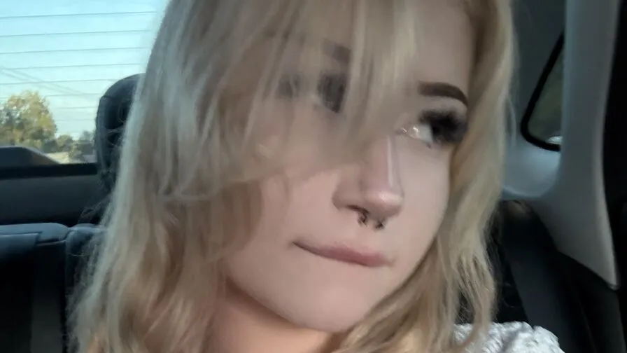 Watch VerlieRentar Live on CamsGate VerlieRentar - white Cam Model Live