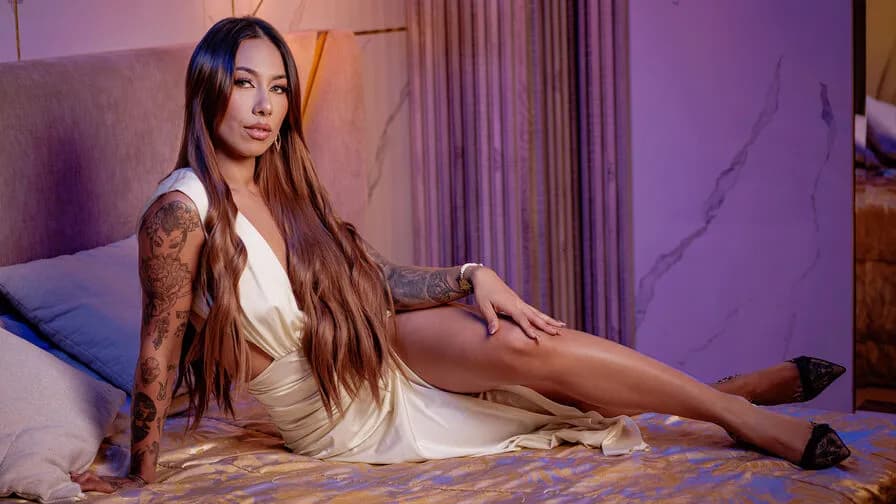 Watch VictoriaFontaine Live on CamsGate VictoriaFontaine - latin Cam Model Live