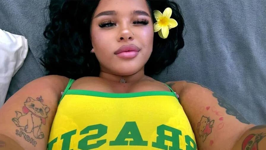 Watch VivienneAstrid Live on CamsGate VivienneAstrid - white Cam Model Live